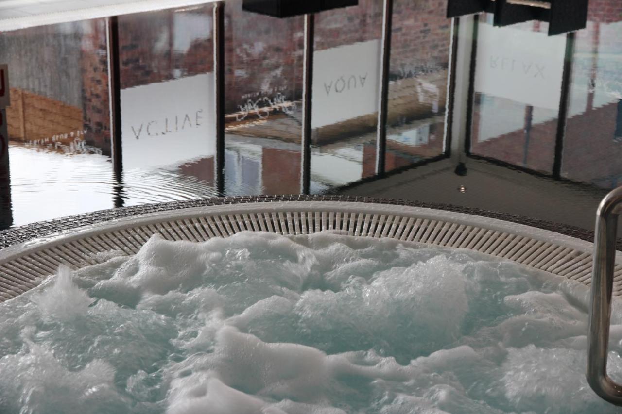 Park Hall Hotel And Spa Wolverhampton Eksteriør billede