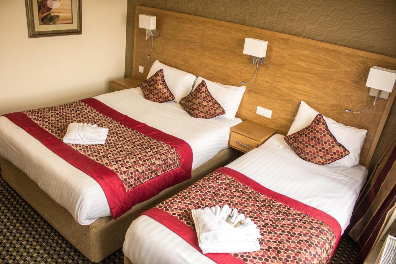 Park Hall Hotel And Spa Wolverhampton Eksteriør billede