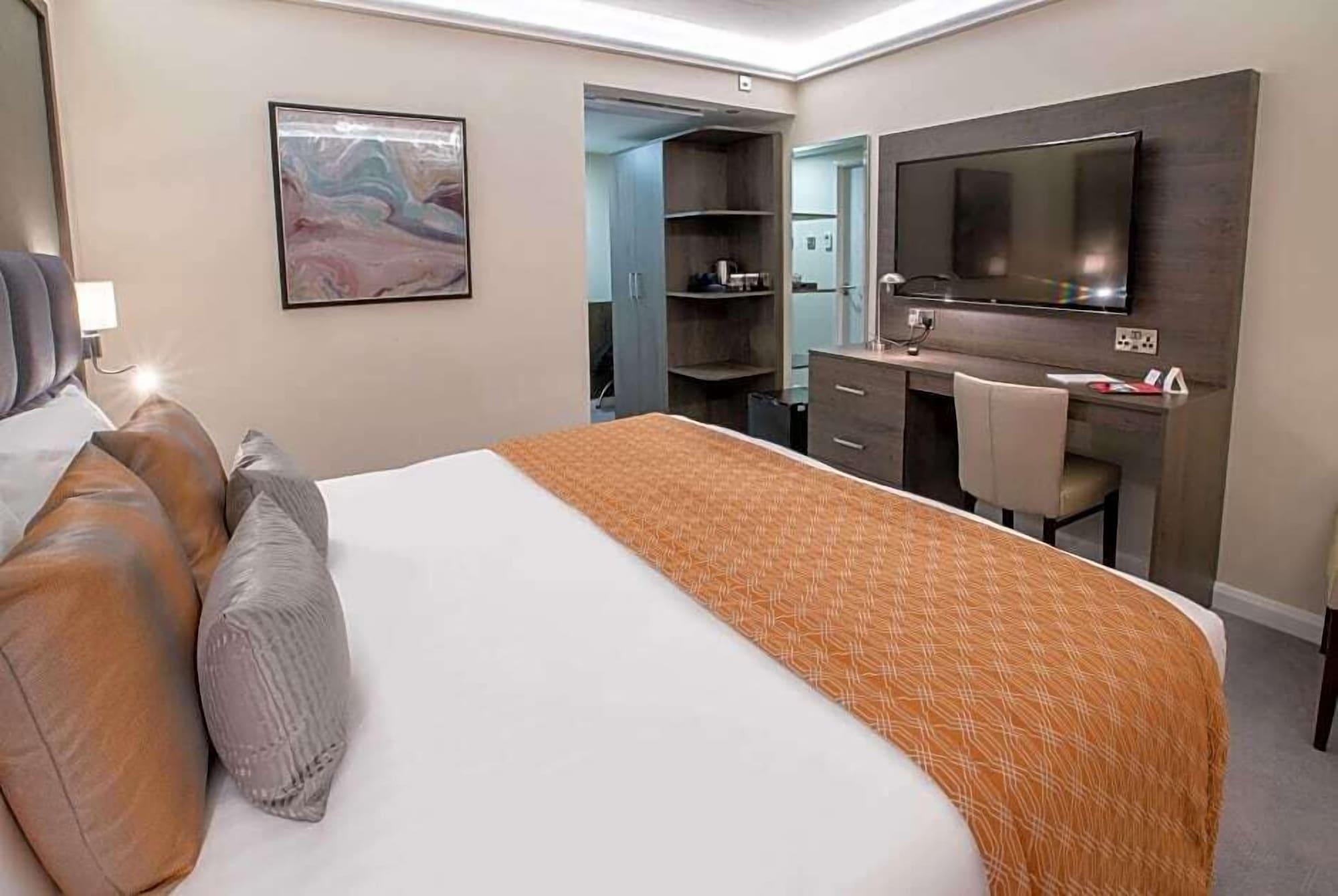 Park Hall Hotel And Spa Wolverhampton Eksteriør billede