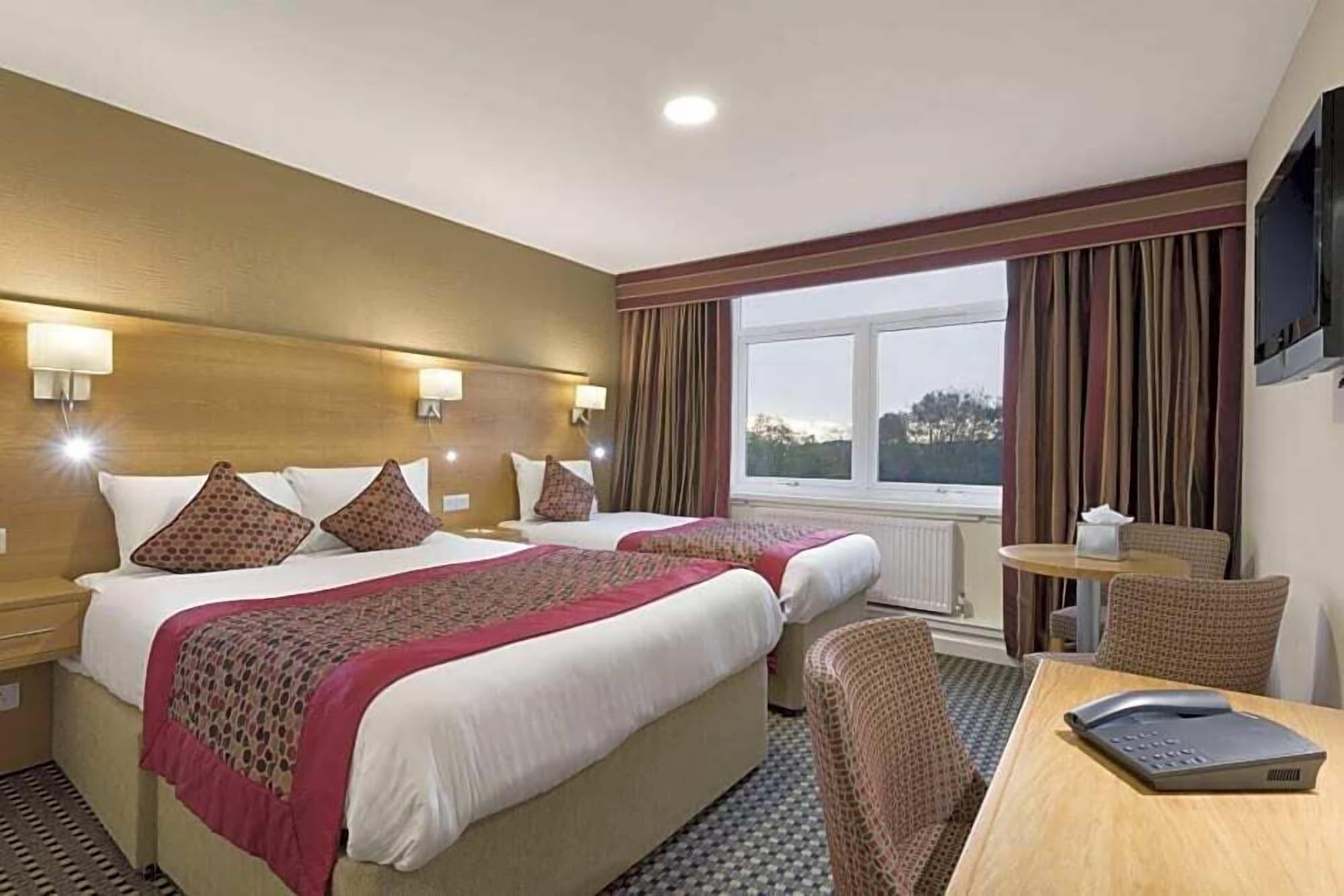 Park Hall Hotel And Spa Wolverhampton Eksteriør billede