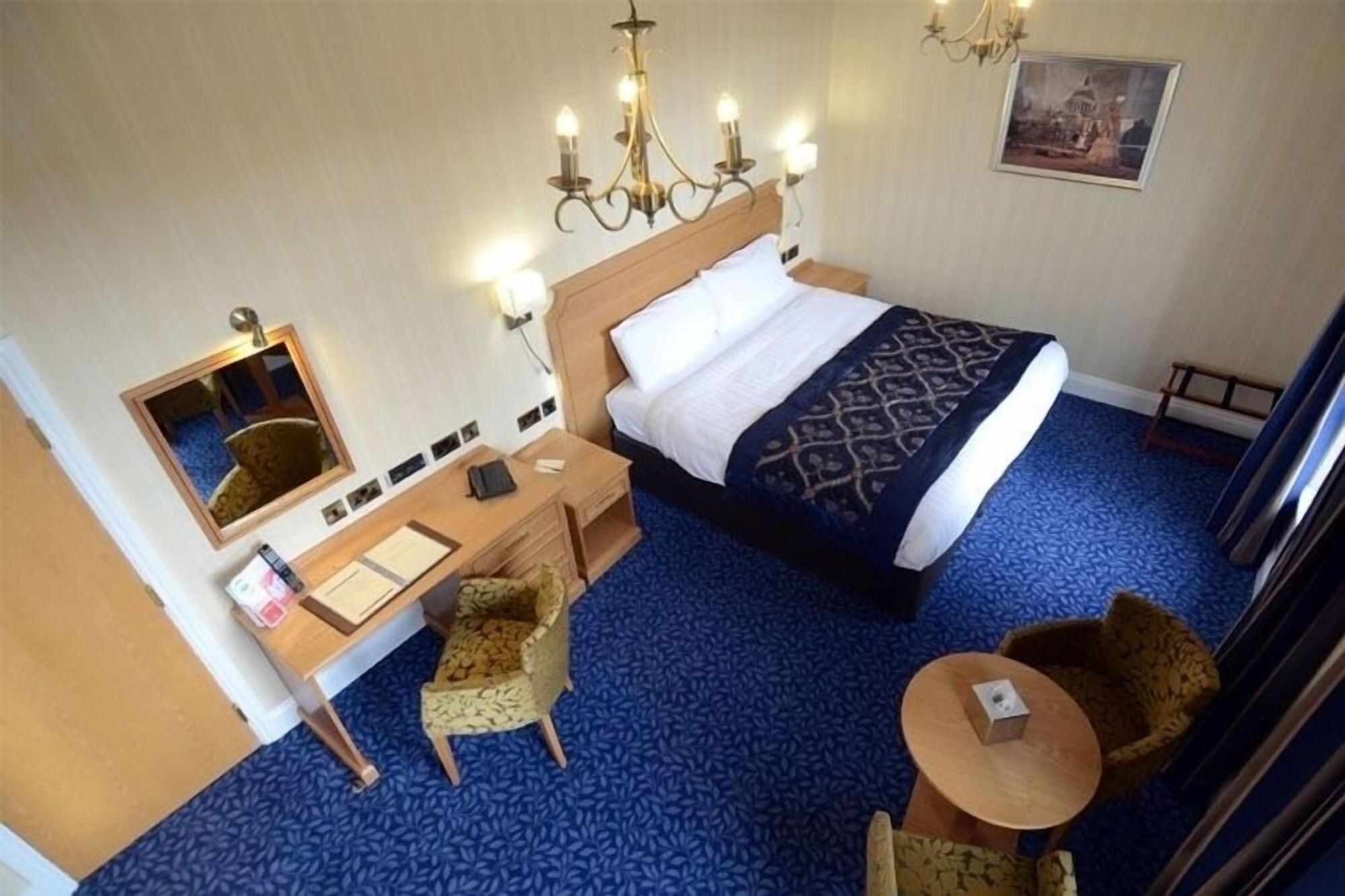 Park Hall Hotel And Spa Wolverhampton Eksteriør billede