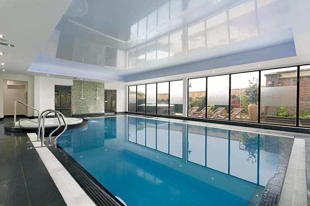 Park Hall Hotel And Spa Wolverhampton Eksteriør billede