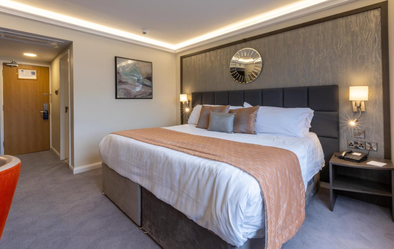Park Hall Hotel And Spa Wolverhampton Eksteriør billede