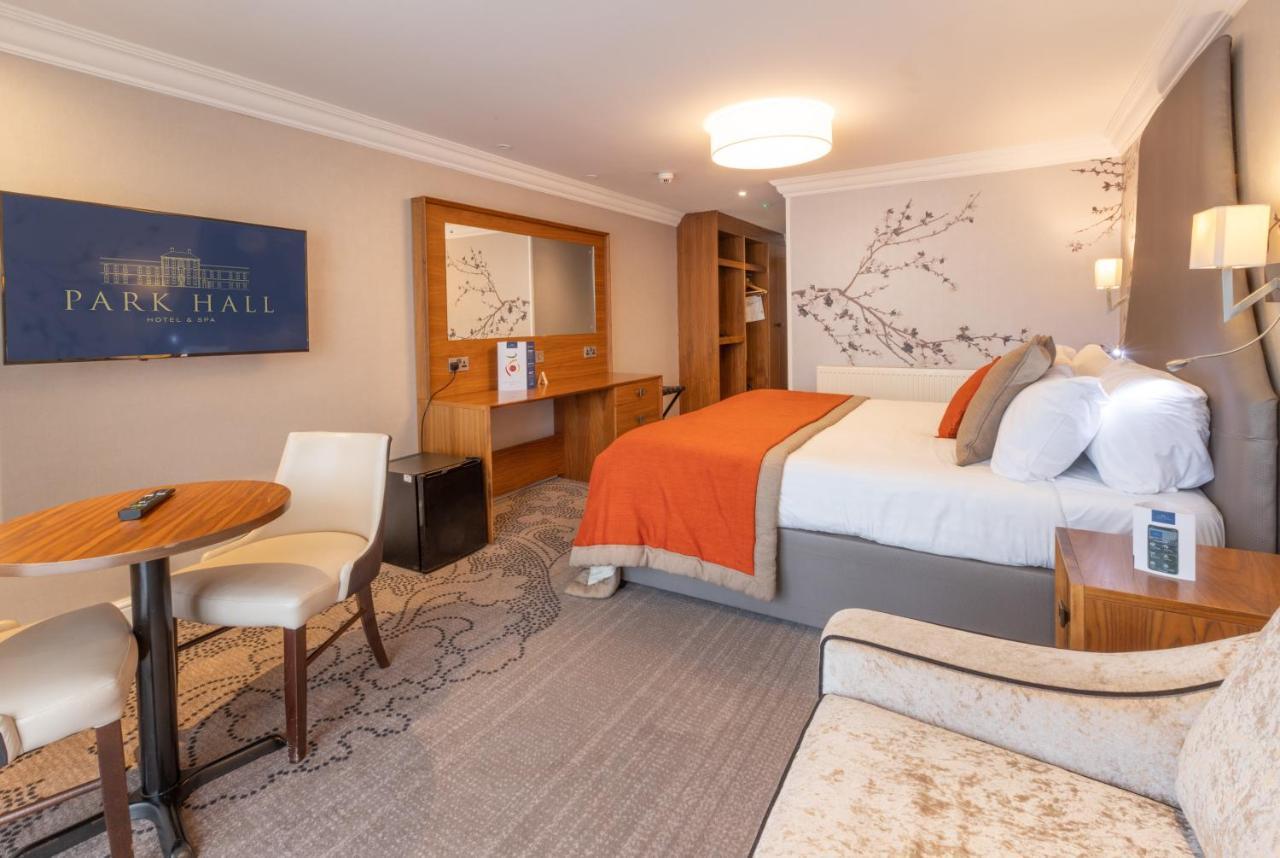 Park Hall Hotel And Spa Wolverhampton Eksteriør billede