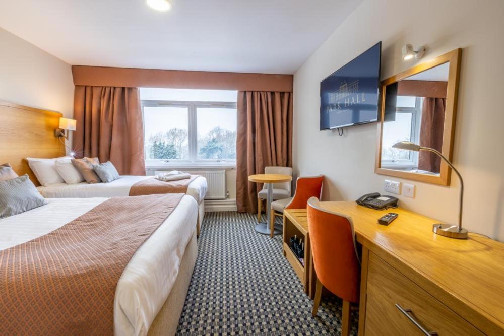Park Hall Hotel And Spa Wolverhampton Eksteriør billede