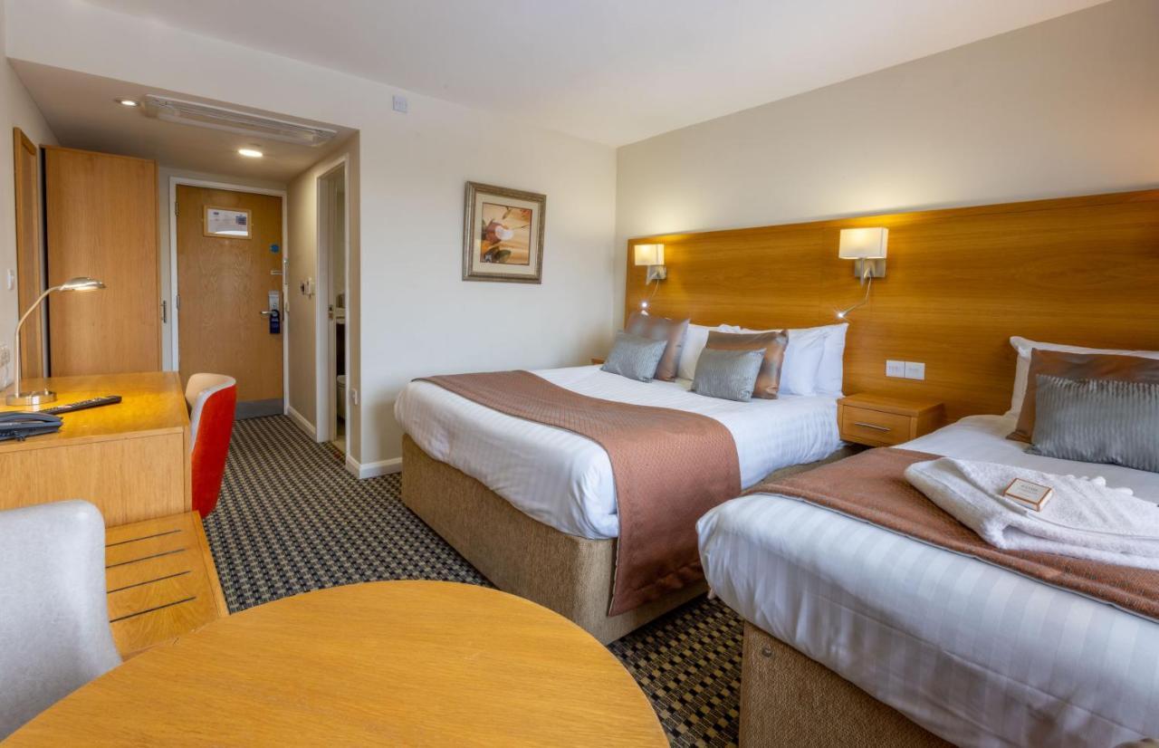 Park Hall Hotel And Spa Wolverhampton Eksteriør billede