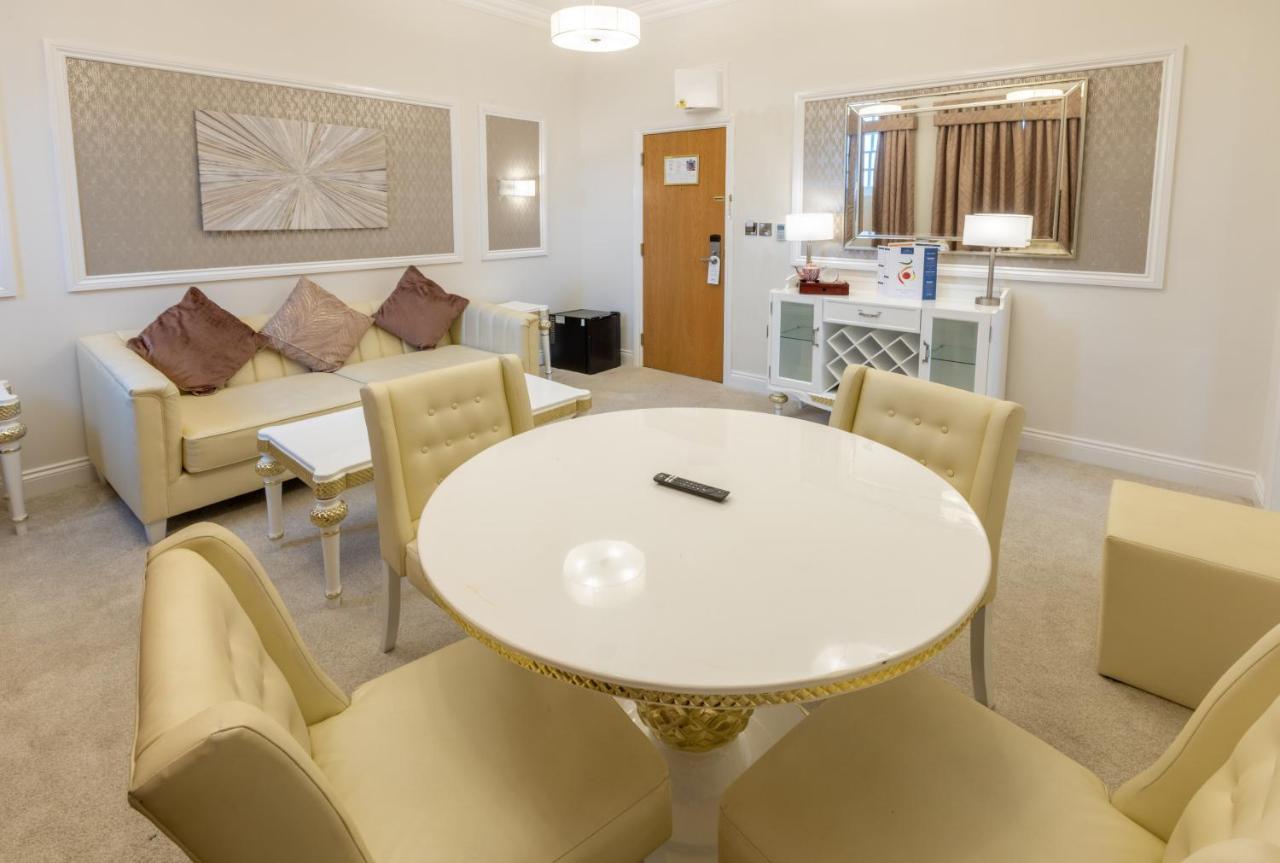 Park Hall Hotel And Spa Wolverhampton Eksteriør billede