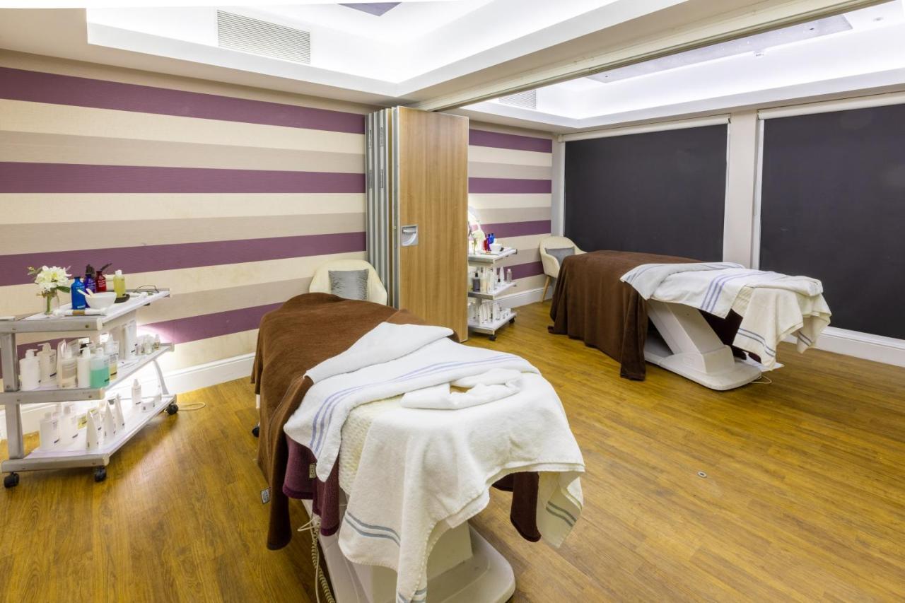 Park Hall Hotel And Spa Wolverhampton Eksteriør billede
