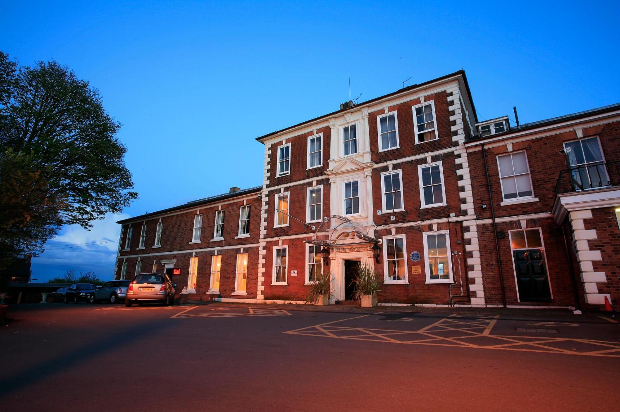 Park Hall Hotel And Spa Wolverhampton Eksteriør billede
