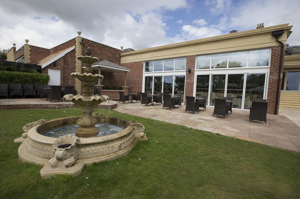 Park Hall Hotel And Spa Wolverhampton Eksteriør billede