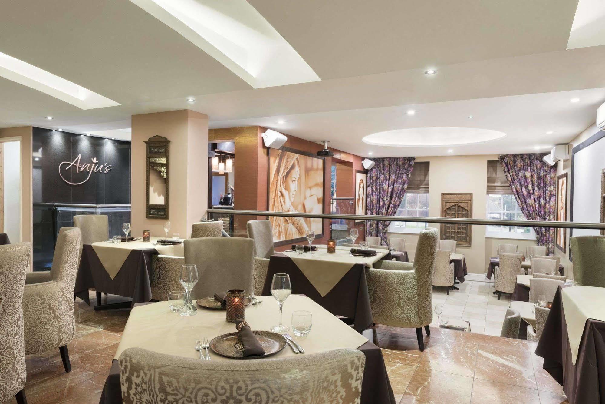 Park Hall Hotel And Spa Wolverhampton Eksteriør billede