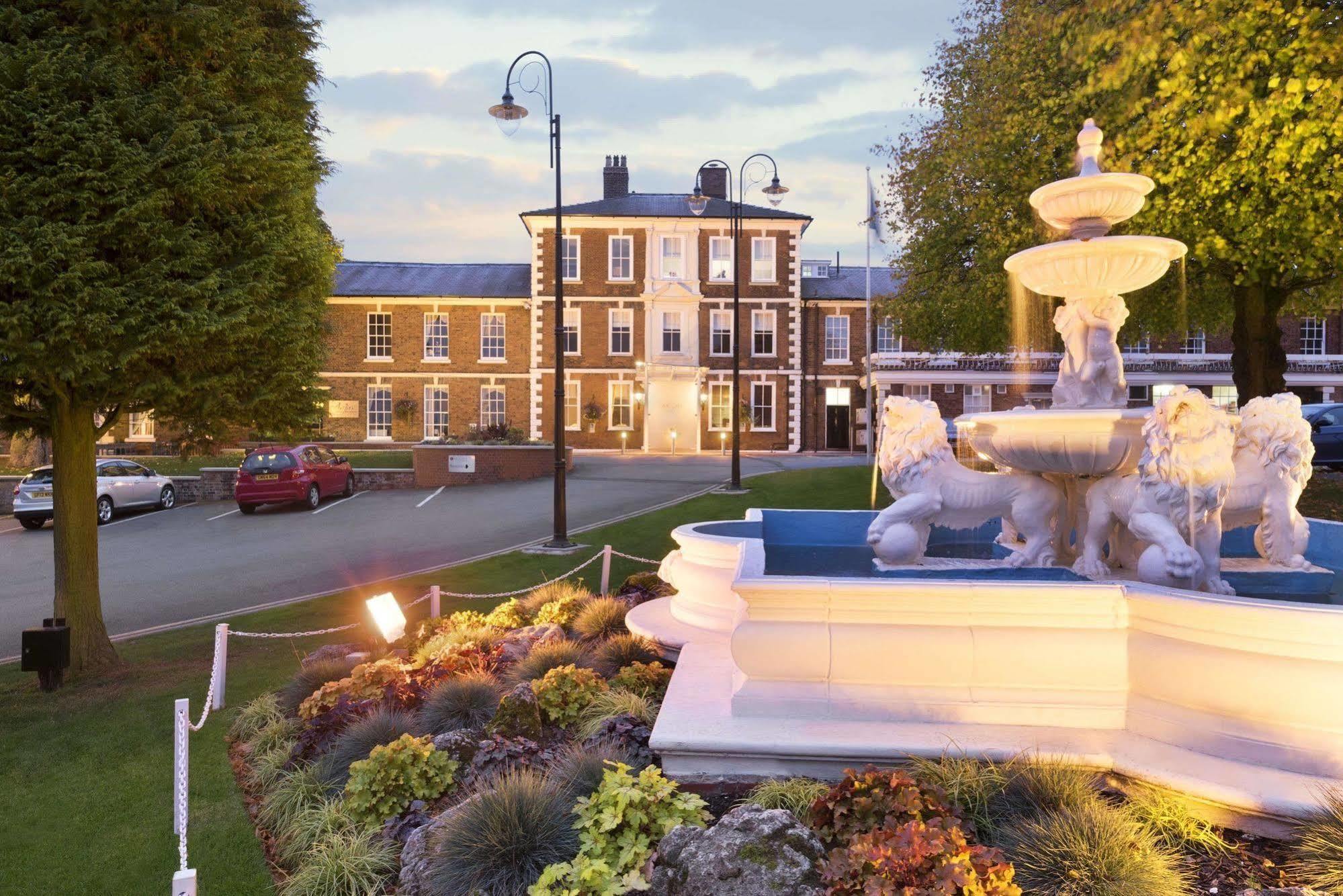 Park Hall Hotel And Spa Wolverhampton Eksteriør billede
