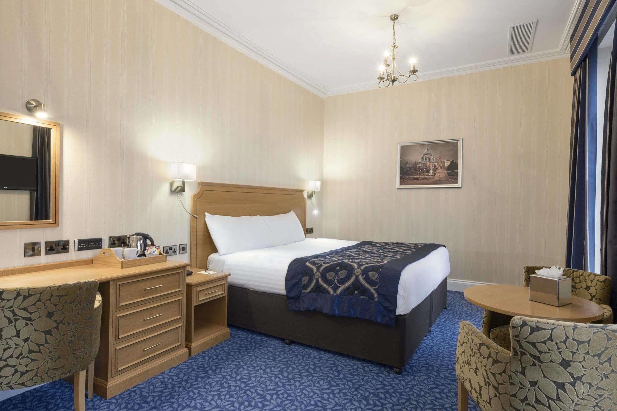 Park Hall Hotel And Spa Wolverhampton Eksteriør billede