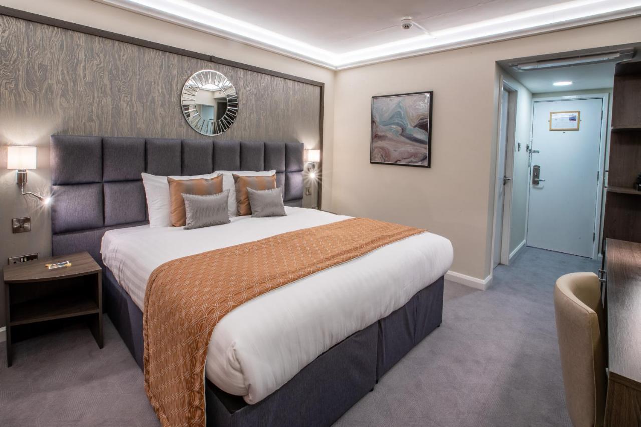 Park Hall Hotel And Spa Wolverhampton Eksteriør billede