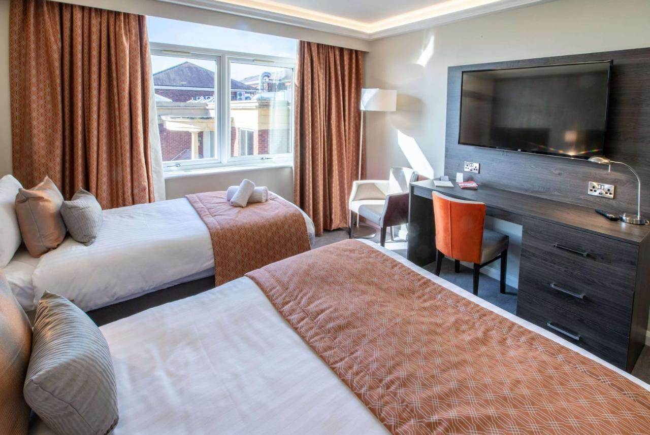Park Hall Hotel And Spa Wolverhampton Eksteriør billede